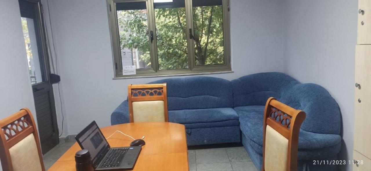 Sina Royal Hostel Tirana Extérieur photo