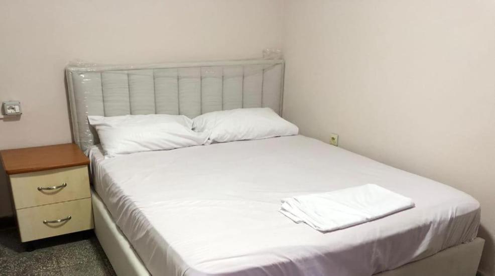 Sina Royal Hostel Tirana Extérieur photo