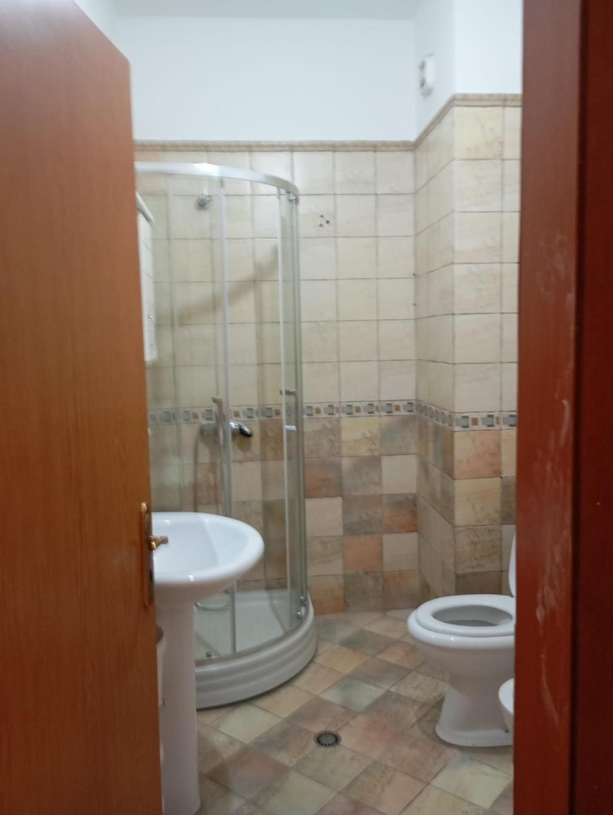 Sina Royal Hostel Tirana Extérieur photo